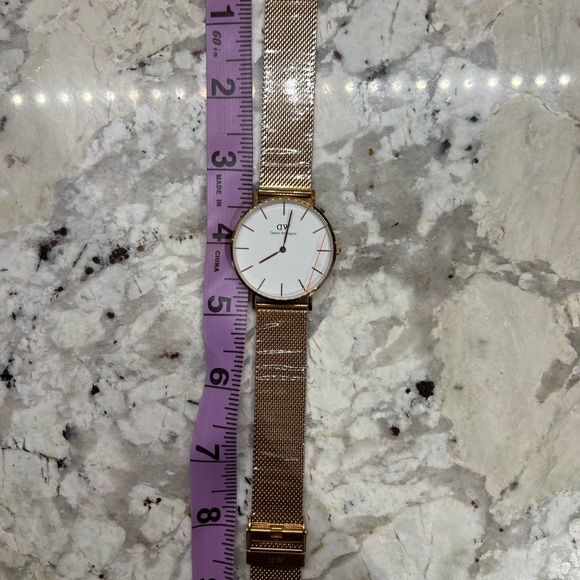 Daniel Wellington Rose Gold Women’s Watch - Picture 6 of 6